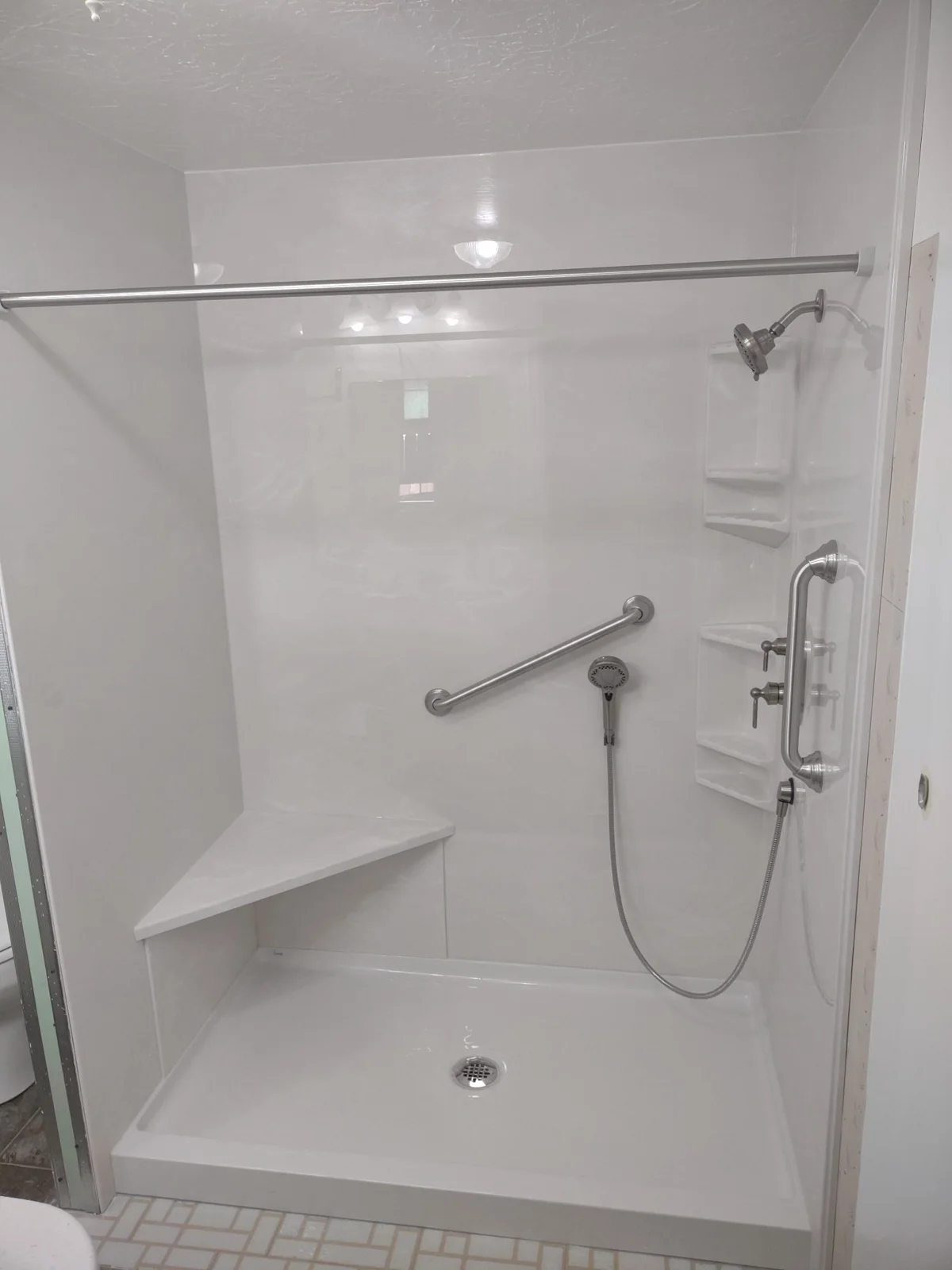 White shower walls with corner shelves