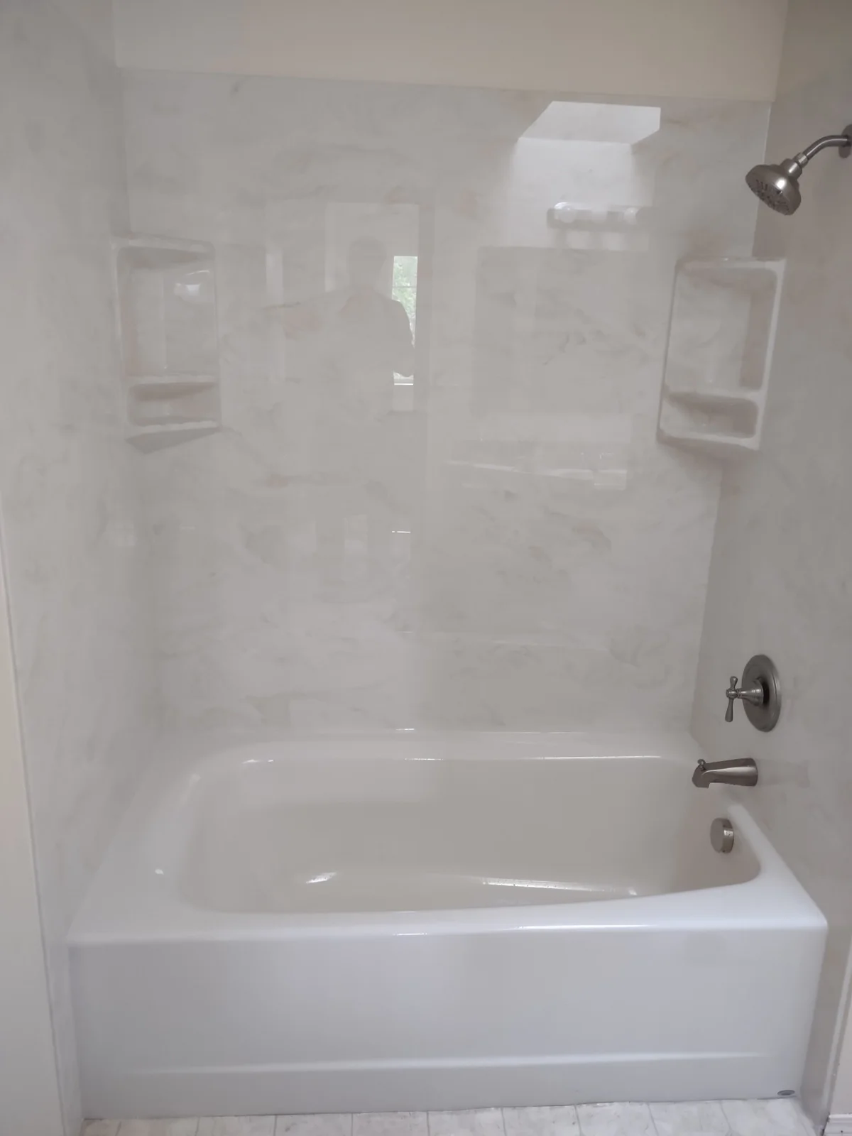 White tub surround with built-in shelves